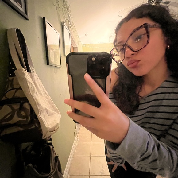 meet your posher, peyton - Picture 1 of 1